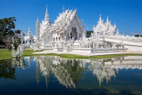 Le Wat Rong Khun: Un temple flamboyant et étrangement magnifique!