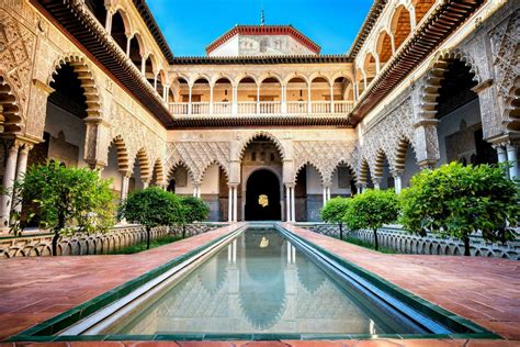 L'Alcázar de Séville: Palais Maure Extraordinaire et Témoin Silencieux d'une Histoire Vibrant!