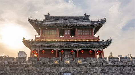  Le Palais Jingzhou: Un joyau architectural niché dans l'histoire !