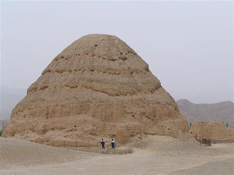  Le Tombeau de la Princesse Xia – Un monument antique qui murmure des secrets du passé !