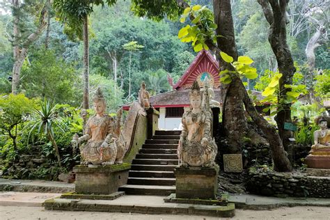 Le Wat Pha Lat: Temple mystique perché sur la montagne !