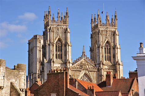 Le York Minster: Un chef-d’œuvre gothique majestueux et une expérience spirituelle transcendante !